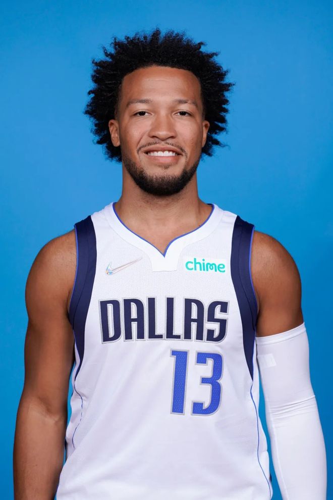 体育德甲：莱万梅开二度 拜仁5比1科隆