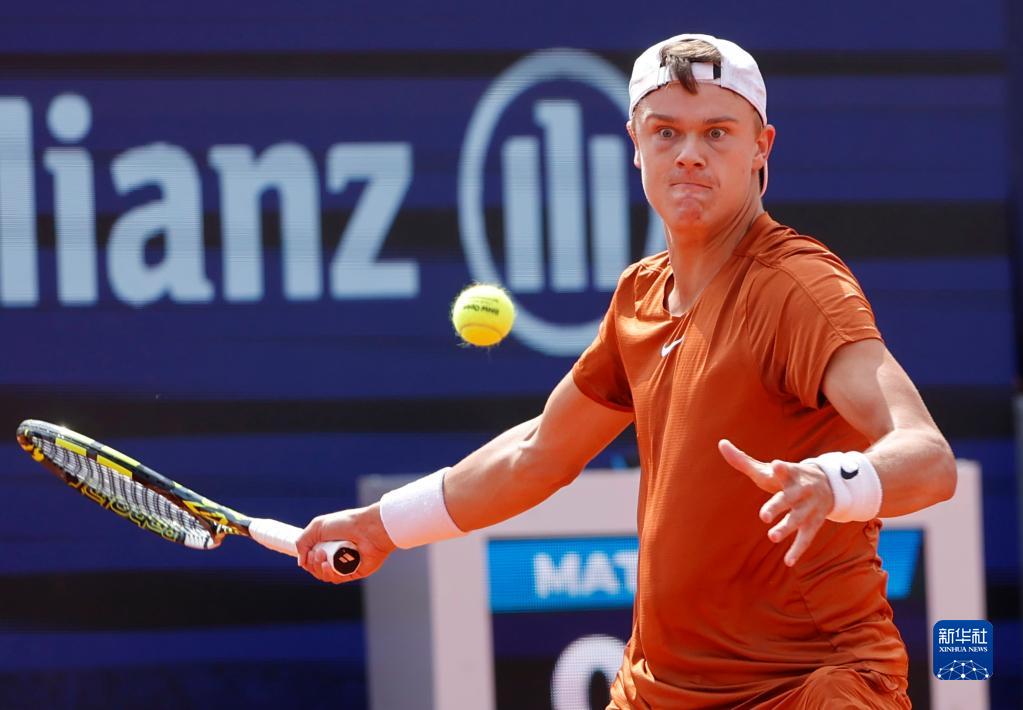 行以及与球 行以及与球