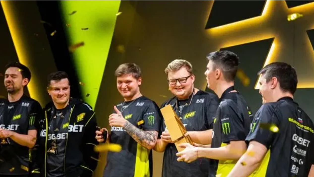 中的表现更 中的表现更