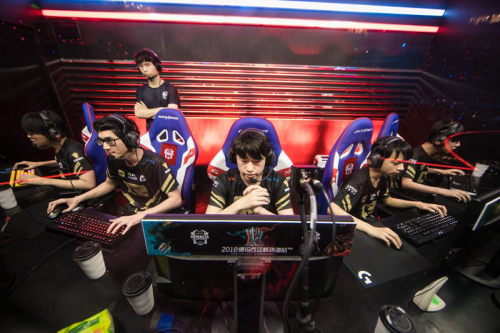 速滑世界杯波兰站：中国队再获一银一铜